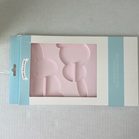 🔵 NWOT Easter Egg Bunny Boulevard Silicone Baking Mold- 3 Available - Picture 3 of 8